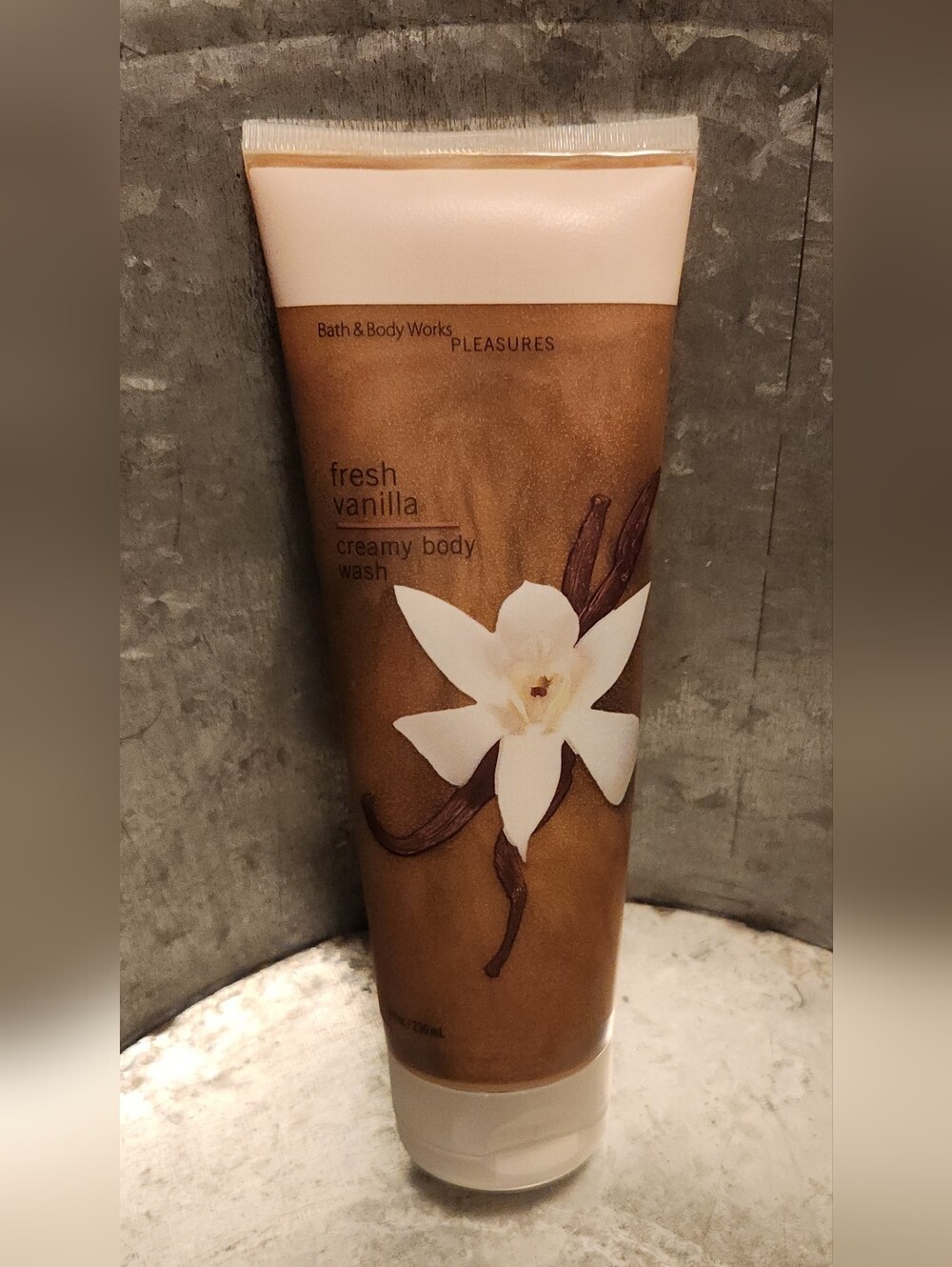 Discontinued 8 fl oz Bath & Body WorksPLEASURES Fresh Vanilla Creamy Body Wash